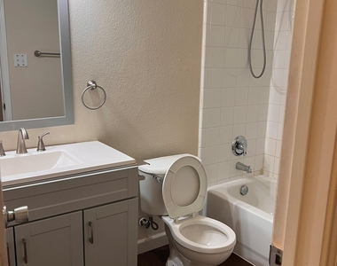 1017 Alexandria Drive - Photo Thumbnail 14