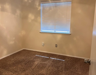 1017 Alexandria Drive - Photo Thumbnail 18