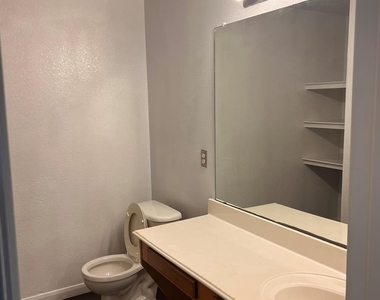 1017 Alexandria Drive - Photo Thumbnail 21