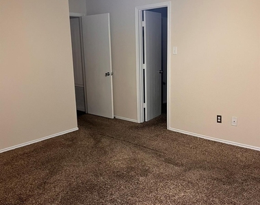1017 Alexandria Drive - Photo Thumbnail 20