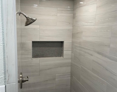 5826 Sandhurst Lane - Photo Thumbnail 10