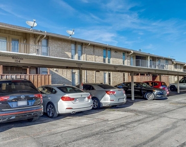 5826 Sandhurst Lane - Photo Thumbnail 16