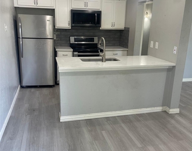 5826 Sandhurst Lane - Photo Thumbnail 3