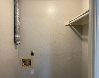 5826 Sandhurst Lane - Photo Thumbnail 12