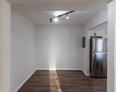 5921 Gaston Avenue - Photo Thumbnail 5