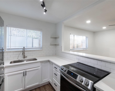 5921 Gaston Avenue - Photo Thumbnail 8