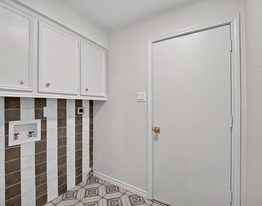 3505 Larkin Lane - Photo Thumbnail 15