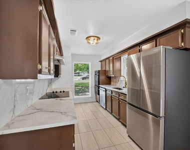 3505 Larkin Lane - Photo Thumbnail 2