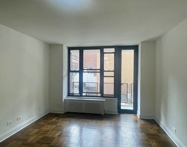 East 35th/3rd Avenue - Photo Thumbnail 1