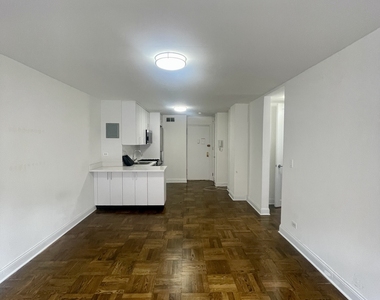 East 35th/3rd Avenue - Photo Thumbnail 5