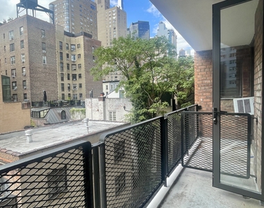 East 35th/3rd Avenue - Photo Thumbnail 2