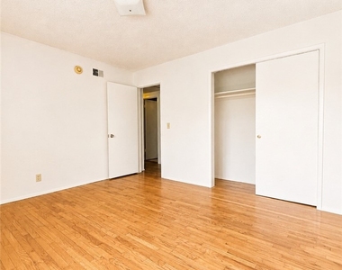 9635 Broadway - Photo Thumbnail 15