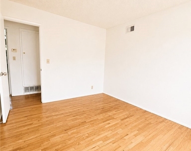 9635 Broadway - Photo Thumbnail 17