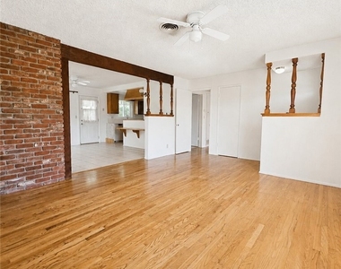 9635 Broadway - Photo Thumbnail 3