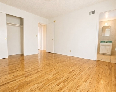 9635 Broadway - Photo Thumbnail 23