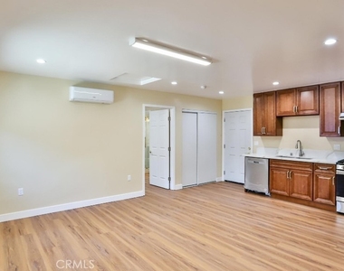816 Bonita Street - Photo Thumbnail 4