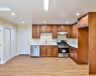 816 Bonita Street - Photo Thumbnail 3
