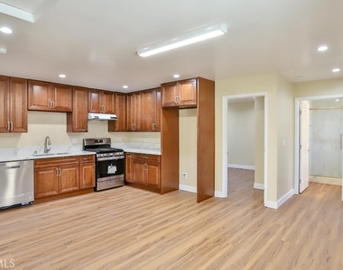 816 Bonita Street - Photo Thumbnail 5