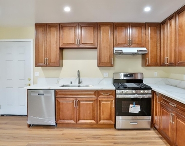 816 Bonita Street - Photo Thumbnail 2