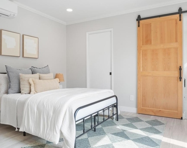 280 E Loop Drive - Photo Thumbnail 5