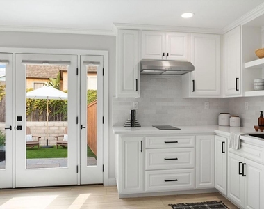 280 E Loop Drive - Photo Thumbnail 1