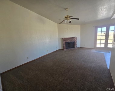 7057 W Avenue H - Photo Thumbnail 12
