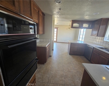 7057 W Avenue H - Photo Thumbnail 6