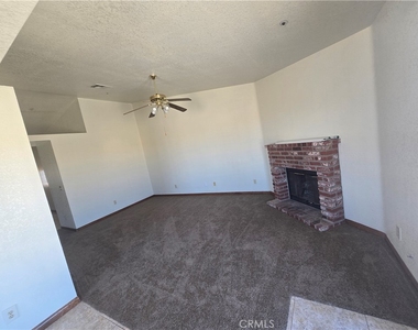 7057 W Avenue H - Photo Thumbnail 13