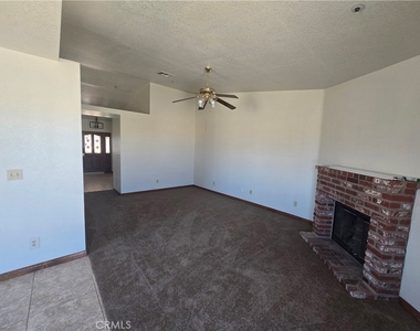 7057 W Avenue H - Photo Thumbnail 14