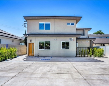 10882 1/2 Dora Street - Photo Thumbnail 2