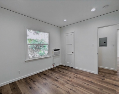 10931 Whipple Street - Photo Thumbnail 14