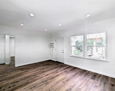 10931 Whipple Street - Photo Thumbnail 5