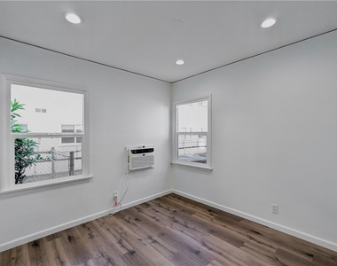 10931 Whipple Street - Photo Thumbnail 13