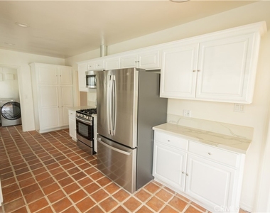 446 S La Peer Drive - Photo Thumbnail 10