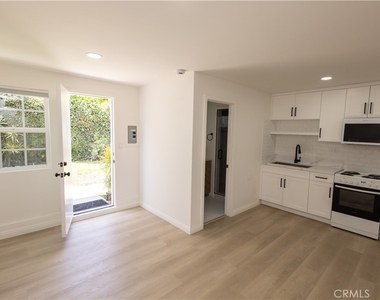446 S La Peer Drive - Photo Thumbnail 28