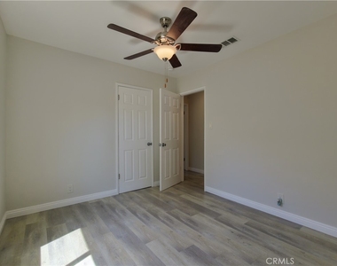 6928 Lubao Avenue - Photo Thumbnail 34
