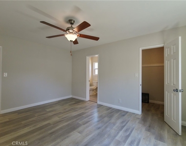 6928 Lubao Avenue - Photo Thumbnail 27