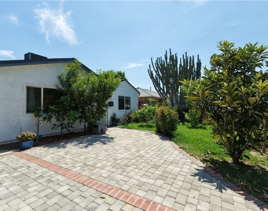6928 Lubao Avenue - Photo Thumbnail 3