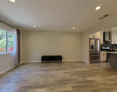 6928 Lubao Avenue - Photo Thumbnail 6