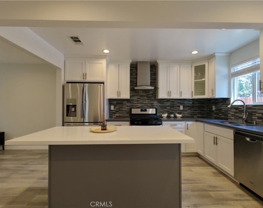 6928 Lubao Avenue - Photo Thumbnail 12