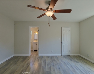 6928 Lubao Avenue - Photo Thumbnail 24