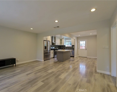 6928 Lubao Avenue - Photo Thumbnail 5