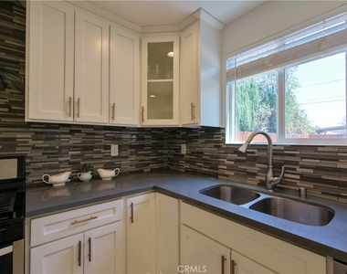 6928 Lubao Avenue - Photo Thumbnail 16