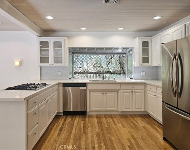 5624 Graves Avenue - Photo Thumbnail 2