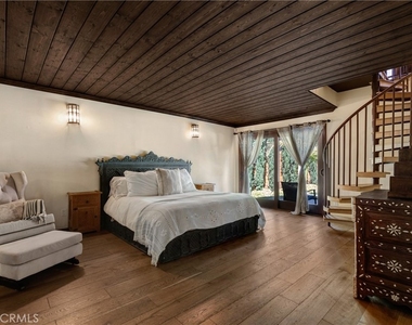 3092 Laurel Canyon Boulevard - Photo Thumbnail 11