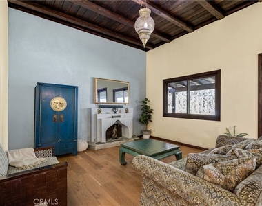 3092 Laurel Canyon Boulevard - Photo Thumbnail 4