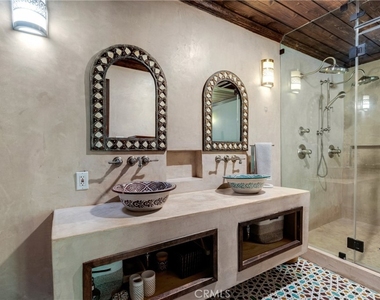 3092 Laurel Canyon Boulevard - Photo Thumbnail 12