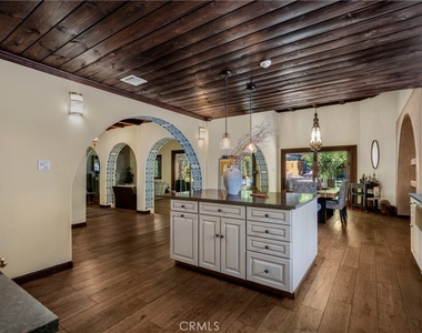 3092 Laurel Canyon Boulevard - Photo Thumbnail 10