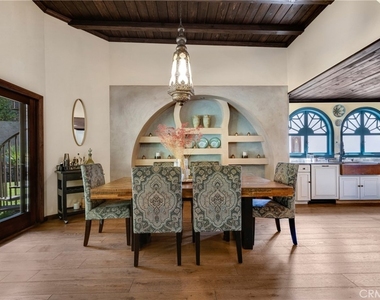 3092 Laurel Canyon Boulevard - Photo Thumbnail 6