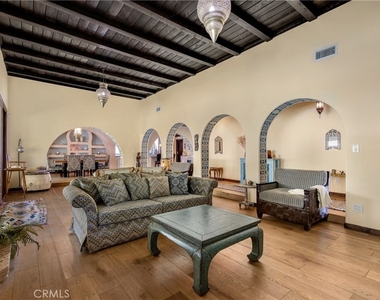 3092 Laurel Canyon Boulevard - Photo Thumbnail 5